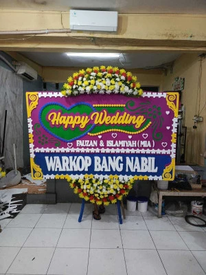 Papan Bunga di Kaliwatubumi Butuh