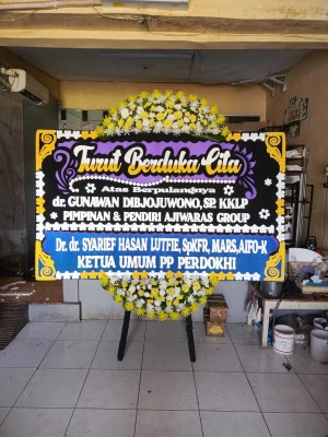 Papan Bunga di Kaliwatubumi Butuh